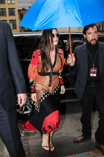 Sandra Bullock feet photo thumbnail