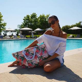 Giorgia Palmas feet photo thumbnail