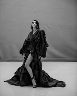Dua Lipa feet photo thumbnail
