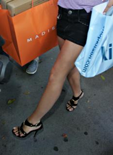 Heidi Montag feet photo thumbnail