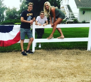 Brooke Hogan feet photo thumbnail