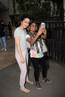 Shraddha Kapoor feet photo thumbnail