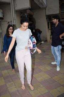 Shraddha Kapoor feet photo thumbnail