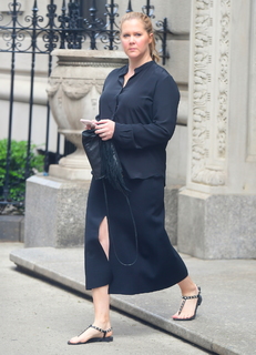 Amy Schumer feet photo thumbnail