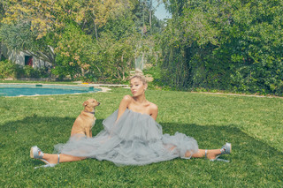 Ariana Grande feet photo thumbnail