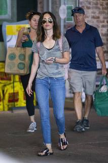Megan Fox feet photo thumbnail