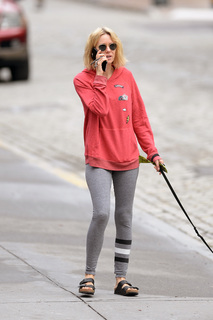 Naomi Watts feet photo thumbnail