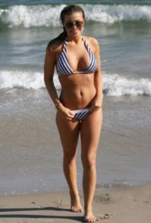 Carmen Electra feet photo thumbnail