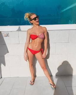 Gabrielle Taylor feet photo thumbnail