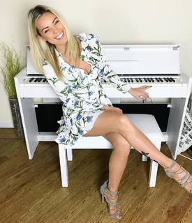 Gabrielle Taylor feet photo thumbnail