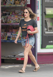 Caroline Flack feet photo thumbnail
