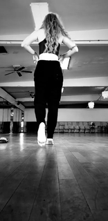 Kathryn Newton feet photo thumbnail