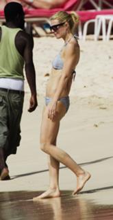 Gwyneth Paltrow feet photo thumbnail