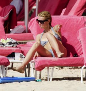 Gwyneth Paltrow feet photo thumbnail