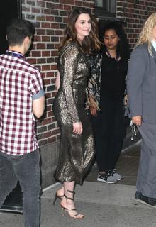 Anne Hathaway feet photo thumbnail
