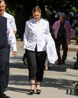 Drew Barrymore feet photo thumbnail