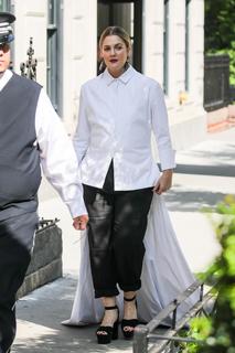 Drew Barrymore feet photo thumbnail
