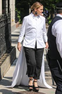Drew Barrymore feet photo thumbnail