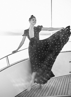Martha Hunt feet photo thumbnail