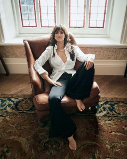 Delta Goodrem feet photo thumbnail