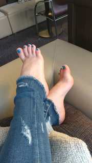 Rebecca Berardi feet photo thumbnail