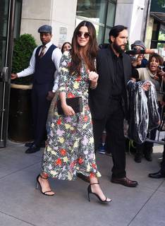 Sandra Bullock feet photo thumbnail