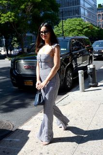 Olivia Munn feet photo thumbnail
