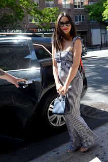 Olivia Munn feet photo thumbnail