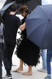 Cindy Crawford feet photo thumbnail