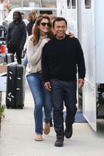 Cindy Crawford feet photo thumbnail