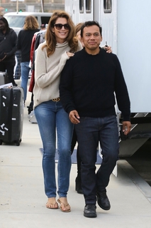 Cindy Crawford feet photo thumbnail