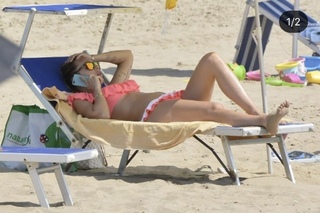 Ilary Blasi feet photo thumbnail