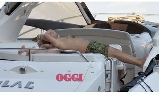 Ilary Blasi feet photo thumbnail