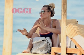 Ilary Blasi feet photo thumbnail