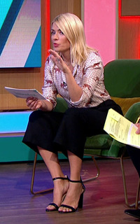Holly Willoughby feet photo thumbnail