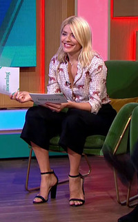 Holly Willoughby feet photo thumbnail