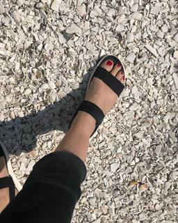Drew Barrymore feet photo thumbnail
