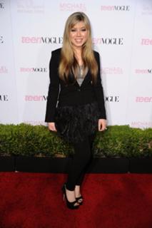 Jennette McCurdy feet photo thumbnail