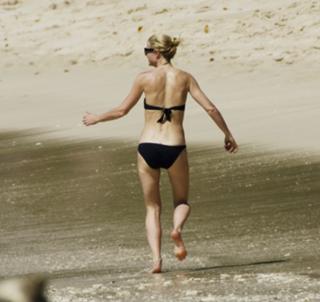 Gwyneth Paltrow feet photo thumbnail