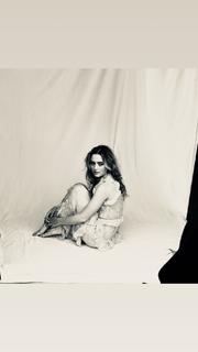 Kathryn Newton feet photo thumbnail
