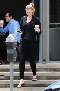 Paige Butcher feet photo thumbnail