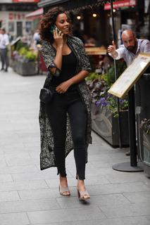 Rochelle Humes feet photo thumbnail