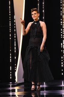 Kristen Stewart feet photo thumbnail