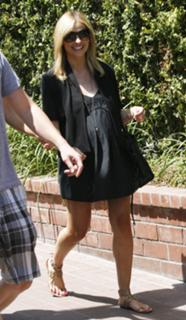 Sarah Michelle Gellar feet photo thumbnail