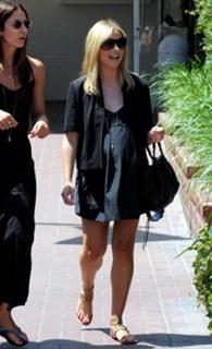 Sarah Michelle Gellar feet photo thumbnail