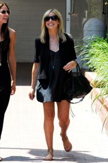 Sarah Michelle Gellar feet photo thumbnail
