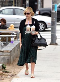 Sarah Michelle Gellar feet photo thumbnail