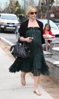 Sarah Michelle Gellar feet photo thumbnail