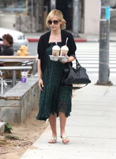 Sarah Michelle Gellar feet photo thumbnail