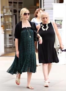 Sarah Michelle Gellar feet photo thumbnail